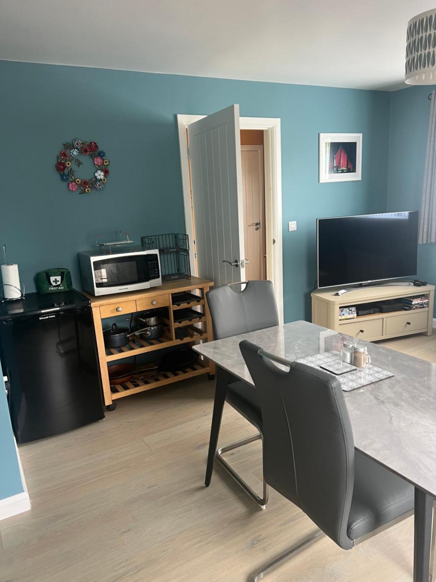 'Kodi'S Place' Well Appointed 1 Bedroom Apartment With Excellent Transport Links And Free Wi-Fi Whiteabbey Exterior photo